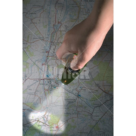 Set za skauta u torbici (Lampa, Pištaljka, termometar, beležnica, kompas) Scout happy